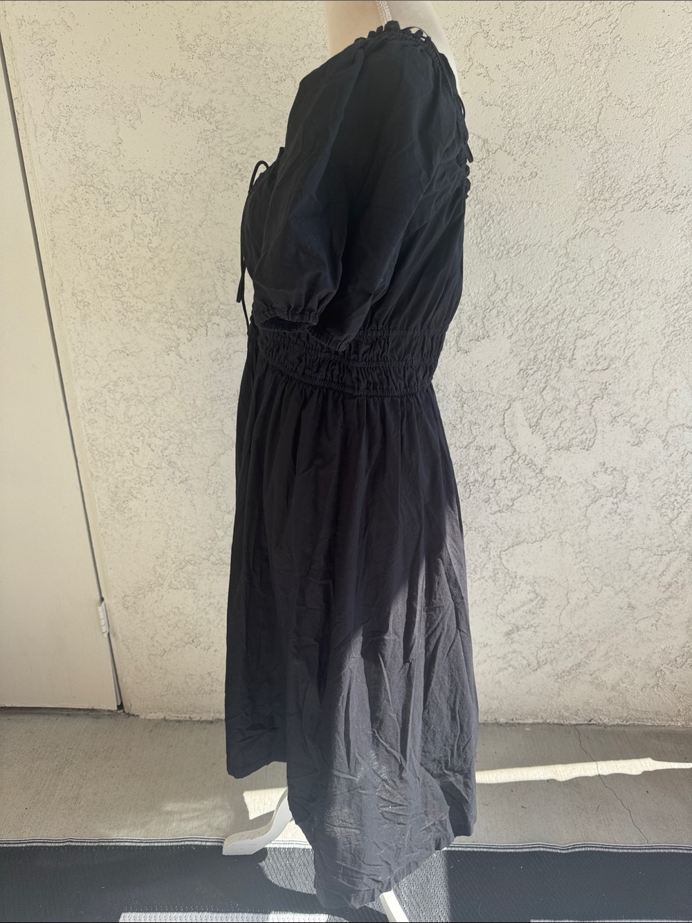 Old Navy Black Puff Sleeve Smocked Waist Maxi Dress - Picture 3 of 6